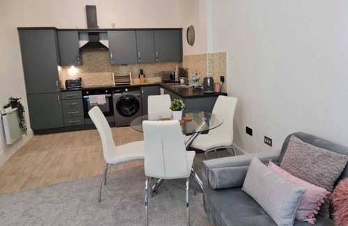 Cowling Apartment | 2 Bed Woodland Retreat - Garden & Free Parking