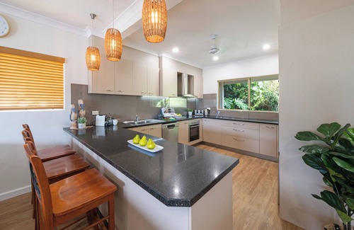 Airlie Beach Apartment | 2 Bedroom, 2 Bathroom Apartment, 5 minutes to the Main Street