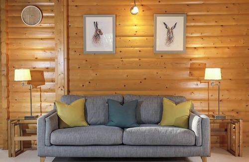 Winchester Cabin | 2 bedroom,5 star, award winning log cabin with luxurious hot tub (sleeps 4)