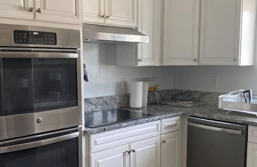 Ridge Lakes Apartment | 2 Bedroom 696082 by Houzlet
