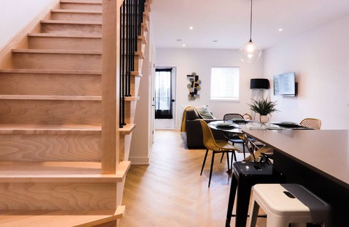 Terrebonne House | 2 bedroom apartment for up to 6 people with 3 beds