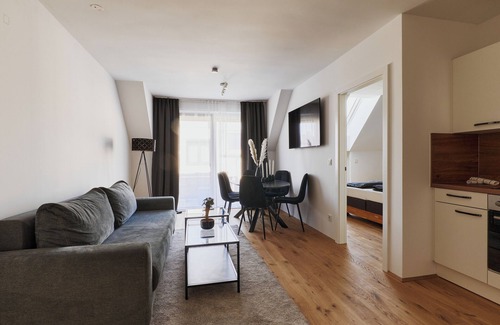 Hirschstetten Apartment | 2-bedroom apartment in enchanting Wien with WiFi, AC, terrace and grill