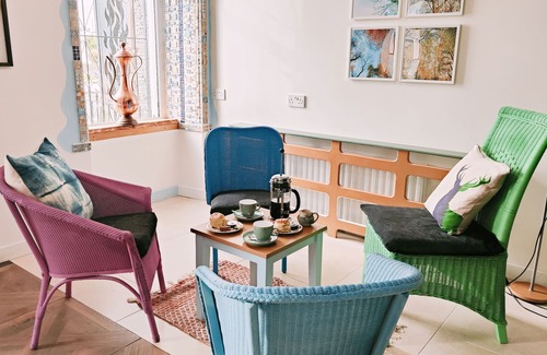 Newcastle Apartment | 2 bedroom boutique art apartment with sea views