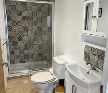 Swindon House | 2 bedroom cottage in Old Town