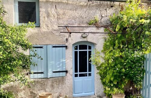 Caylus House | 2 Bedroom Cottage - Sleeps 6 - Pool - Garden