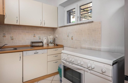 Veljun Primorski Apartment | 2 bedroom gorgeous apartment in Knezica