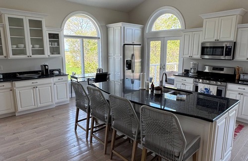 Minot Apartment | 2 Bedroom Guesthouse Near Picturesque Cohasset Harbor