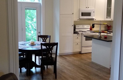 Stratford House | 2 bedroom home, steps away from the town centre, theatres, restaurants & river.