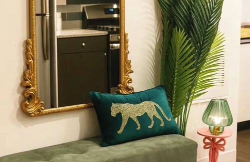 East Cambridge Apartment | 2-bedroom Luxury apartment in Cambridge with balcony Garage parking