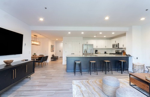 Mountain Village Condo | 2-Bedroom Mountain Escape With Private Balcony