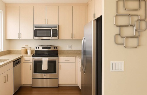 West Bellevue Condo | 2-bedroom Penthouse in Downtown Bellevue with AC + WiFi +Free parking