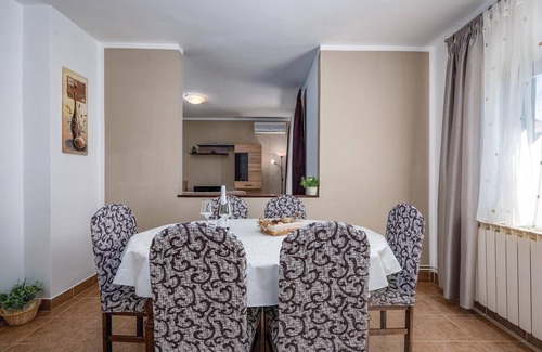 Sajini House | 2 bedroom stunning home in Skitaca