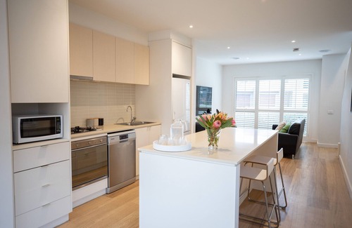 Torquay House | 2 Bedroom Townhouse With 2 Bathrooms - 10 min Walk to Beach & Golf