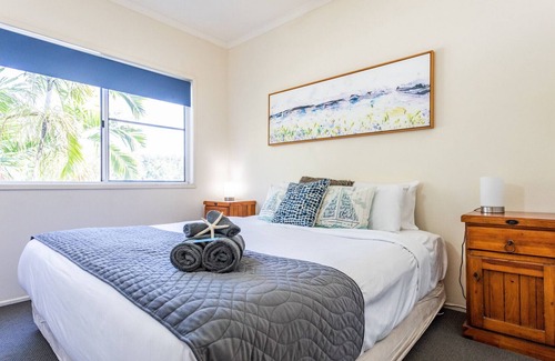 Cannonvale Apartment | 2 Bedroom unit colse to town Parking