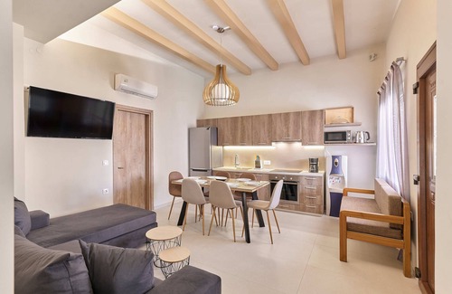 Melidoni Villa | 2 bedroom Villa with heated Pool-Spa whirlpool-BBQ!