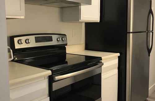 Englewood Condo | 2 Bedroom with Pool & Balcony, Walk to Transit, Restaurants & Tech Center