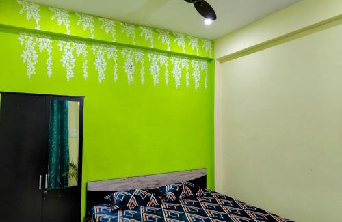 Jhusi House | 2 BHK & Balcony Nature's Theme Apartment Homestay