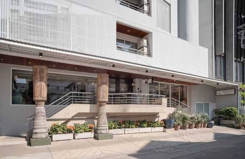 Ploenchit Condo | 2 BR Ruamrudee/service/Monthly