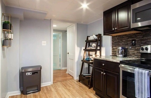 Waycroft - Woodlawn Apartment | 2-BR Sanctuary in Quiet Neighborhood ✾ FREE Parking ✾ Patio