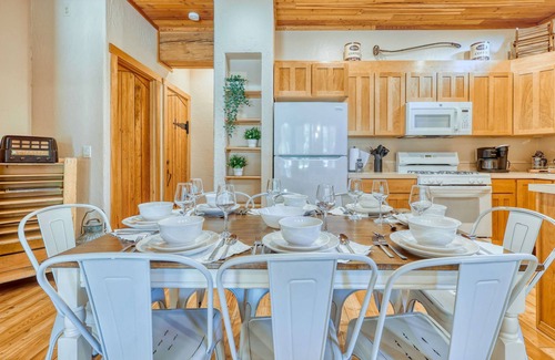 Anacortes House | 2-Cabin Ranch Retreat Near Lake Trails, Sleeps 15