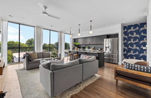 Eighth Avenue Condo | 2 Condos-8 Minutes to Broadway-Walkable-5 King