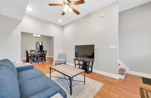 St. Louis House | 2 Entire bldgs - Great for large groups