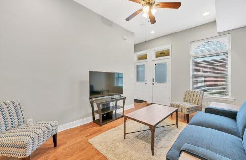 St. Louis House | 2 Entire bldgs - Great for large groups