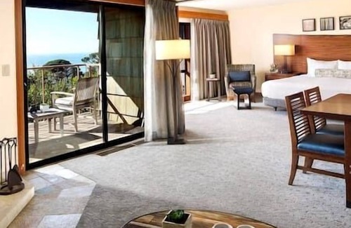 Carmel Highlands Resort | 2 Hyatt Club Carmel , Comfy Beds, Spa, Concierge