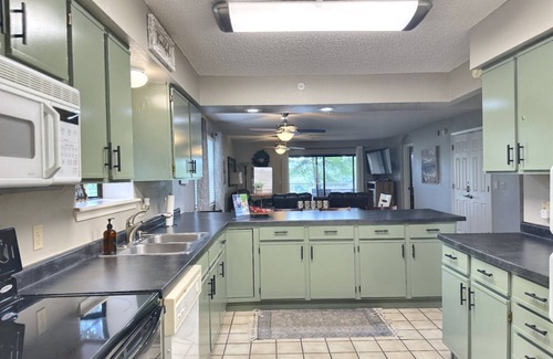 Branson Condo | 2 Min to Strip! Large Condo, Pools, Hot tub, Sauna, Golf & Shows!