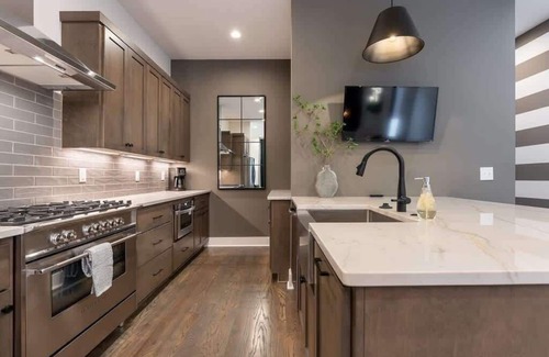 West End House | 2 Nashville Homes 3 Min to Bars, Near Vandy