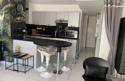 Martigues Apartment | 2 Pièces 45m2, Calme, Confort, Mer à 200m, Jardin, Terrasse, Piscine