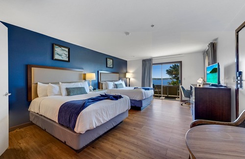 Bodega Bay House | 2 Queen ADA Room for family