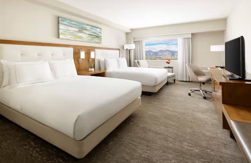 Tucson Hotel | 2 Queen Beds, 4 Relaxing Units, Hilton Tucson East