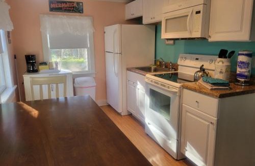 Cape Neddick Bed & Breakfast | 2 River Road Inn Cottages