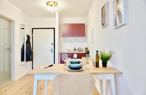 Innenstadt-West Apartment | 2 separate Apartments direkt in der City mit privaten Stellplätzen max 1,65m Höhe und 1,8m Breite für bis zu 8 Personen