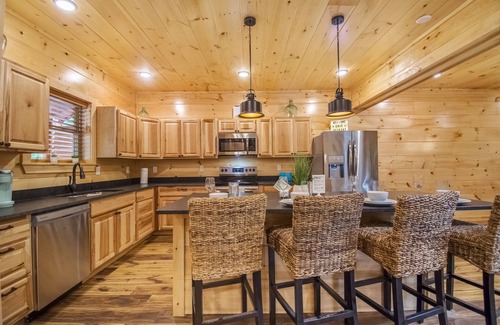Sevierville Cabin | 2 Side By Side Cabin | 2 Theaters | 2 Indoor Pools | 2 Game Rooms