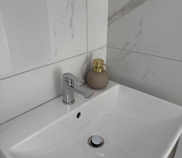 Freudenberg Apartment | 2 Zimmer Dachwohnung mit Burgblick und Kingsize Bett