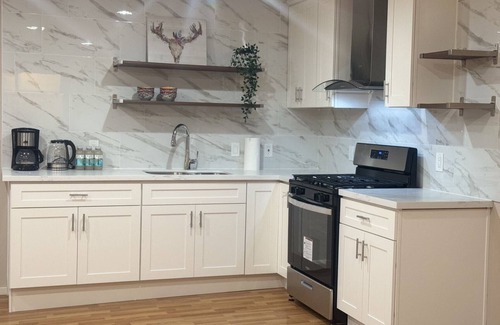 Shoreview House | 20%OFF! Chic Home with Expansive big Backyard