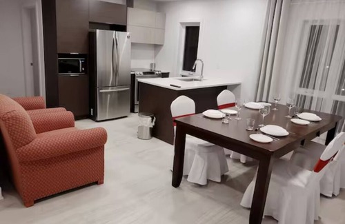 Cote-Des-Neiges—Notre-Dame-De-Grace Apartment | 2001 Av. Beaconsfield