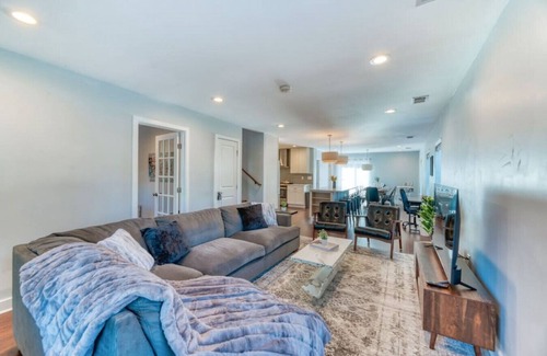 Nauck House | 2014 S Langley · NewBuild*KingBed*PrvBackyard*Park4*10mins->DC