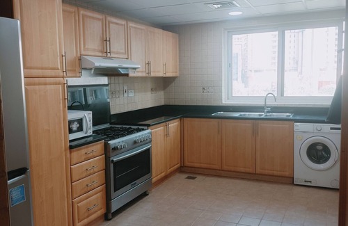 Al Muraqqabat Apartment | 2015 Deluxe 15 minutes to Burj Khalifa by Metro