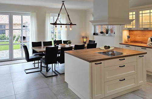 Biendorf House | 2022 Erbautes Ferienhaus Emilia - mit Sauna und Eingezäuntem Garten