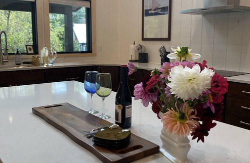 Hendersonville House | 2024 Custom Home in the Blue Ridge Mtns w Hot Tub!