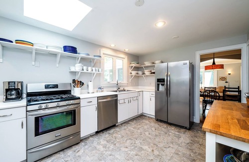 New Buffalo Cottage | (2026 OPEN!) Union Pier Beach Style Cottage Close to Lake Michigan!