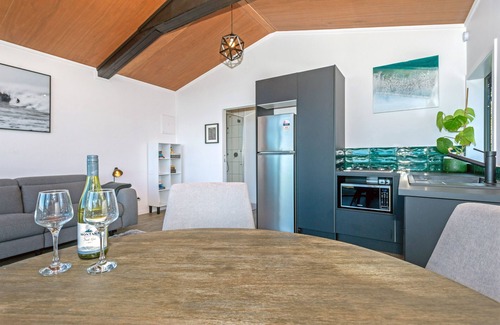 Patutahi Cabin | 208 Lake Road