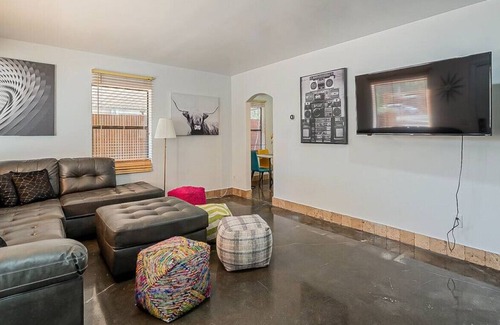 Fairview Place House | 2254 N 17th Ave Main Updated Historic 2B/2B -10 min from Downtown