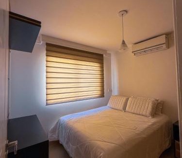 Flamengo House | 230m da PRAIA, casa com ESPAÇO GOURMET e CHURRASQUEIRA, Portaria 24h, 2 VAGAS de GARAGEM, acomoda até 10 PESSOAS, Próximo a MERCADOS e FARMÁCIA