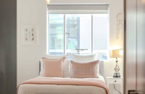 Te Aro Apartment | 250SQM Style Loft Apartment, Steam Shower & Sauna