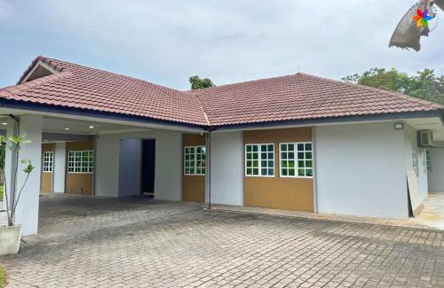 Country Heights Villa | 25P Muji Black & White Kajang Villa with 100" TV