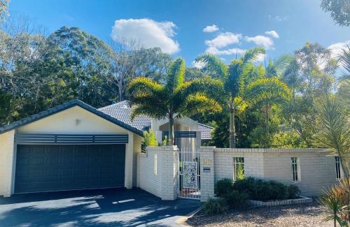 Rainbow Beach House | 29 Satinwood Drive - Rainbow Shores. Pets. Pool. Wifi